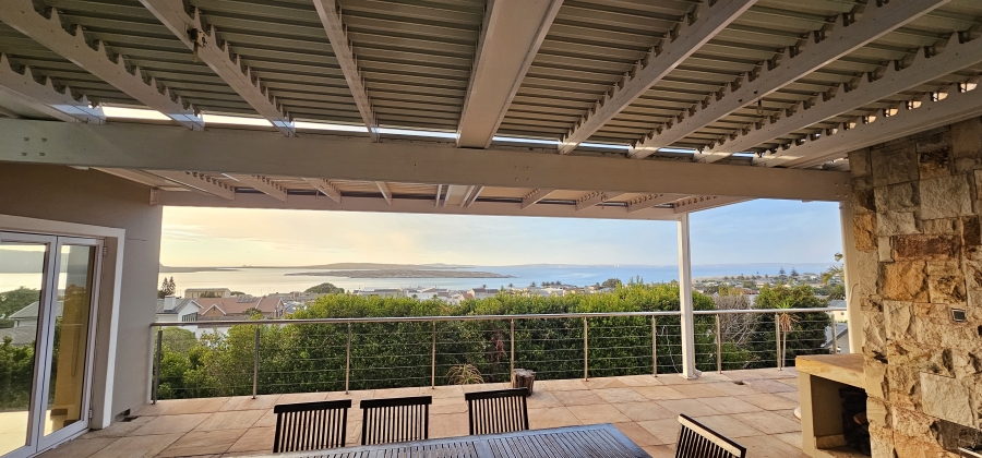 5 Bedroom Property for Sale in Middedorp Western Cape